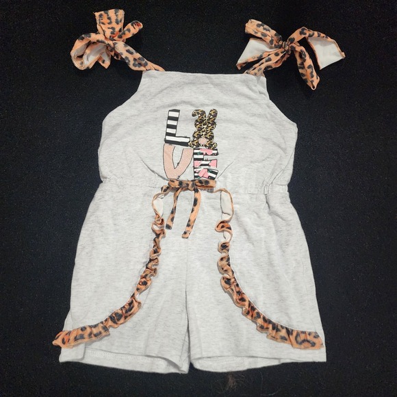 Mariee Nicole Clothing Other - Mariee Nicole Kids Girls L Gray Bunny LOVE Romper Jumpsuit Leopard Trim